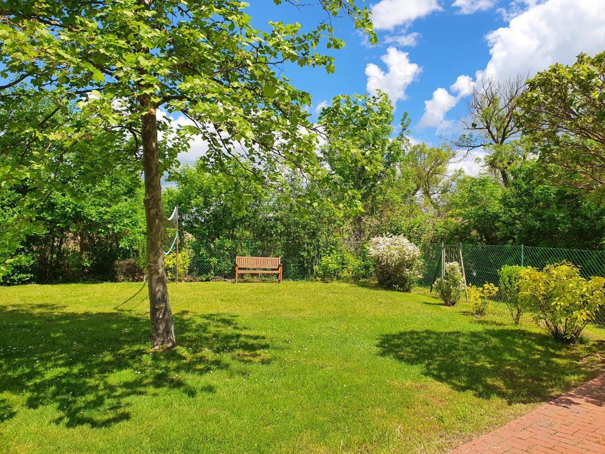 Hullám Villa B&B Balatonmáriafürdő Exterior foto