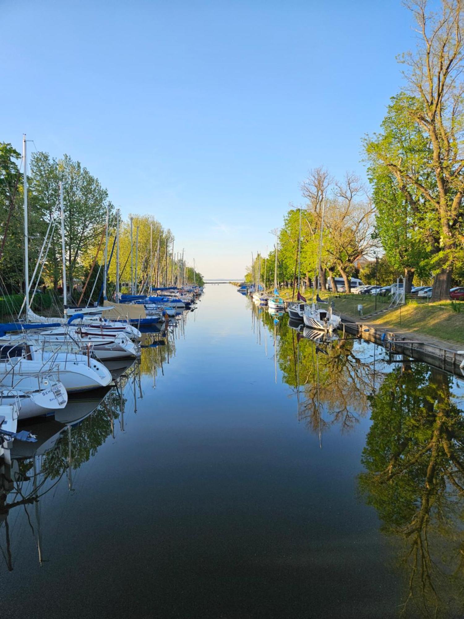 Hullám Villa B&B Balatonmáriafürdő Exterior foto