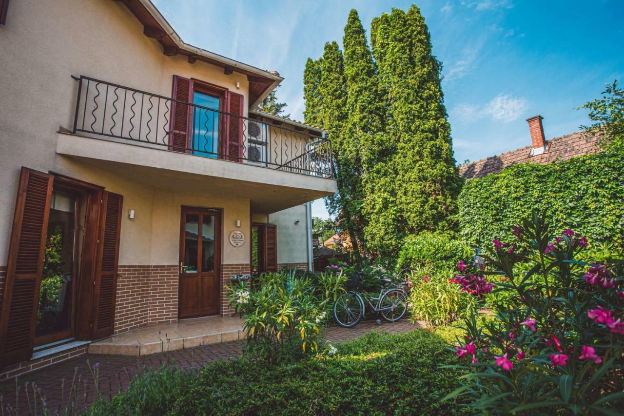 Hullám Villa B&B Balatonmáriafürdő Exterior foto